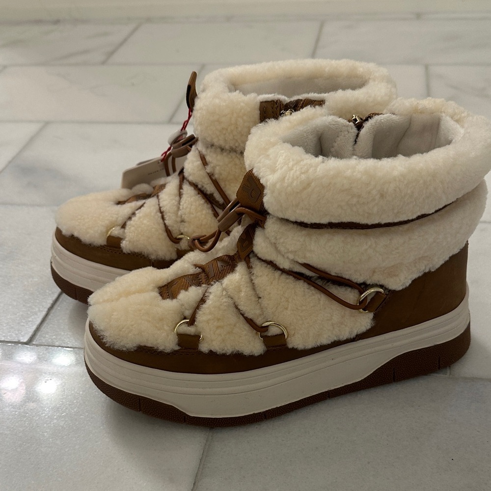 Pajar Cream and Brown Shearling Janie Boots - Picture 4 of 6